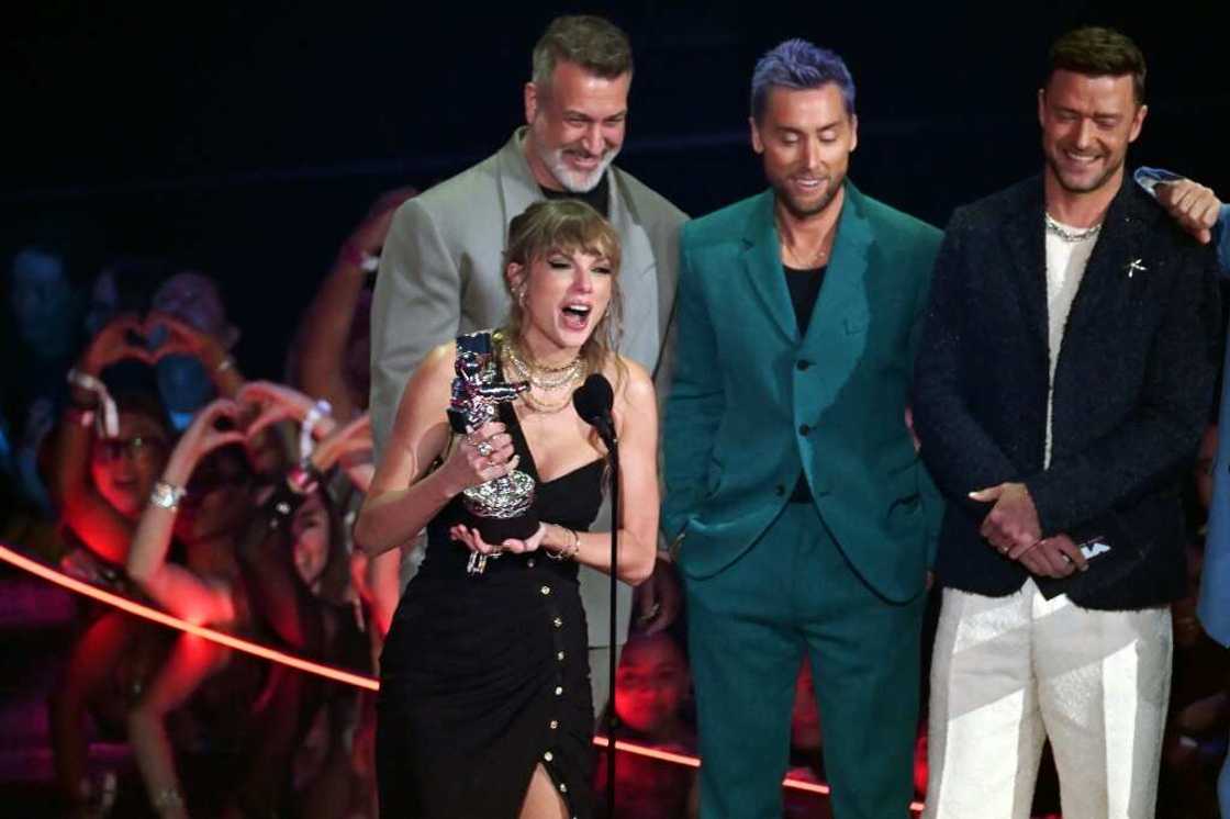 Taylor Swift accepts the award for Best Pop Video, presented by a reunified NSYNC Taylor Swift accepts the award for Best Pop Video, presented by a reunified NSYNC