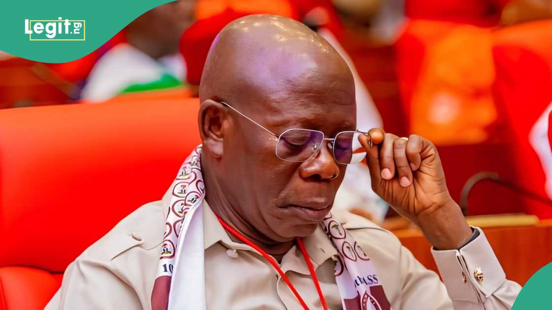 Edo-North: Oshiomhole gifts residents bags of rice as Christmas palliative Edo-North: Oshiomhole gifts residents bags of rice as Christmas palliative