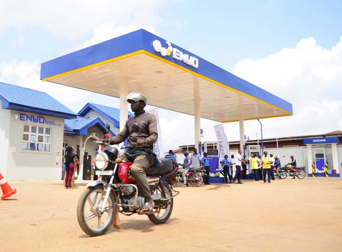 Enyo storms Akure and rewards indigenes with free fuel Enyo storms Akure and rewards indigenes with free fuel