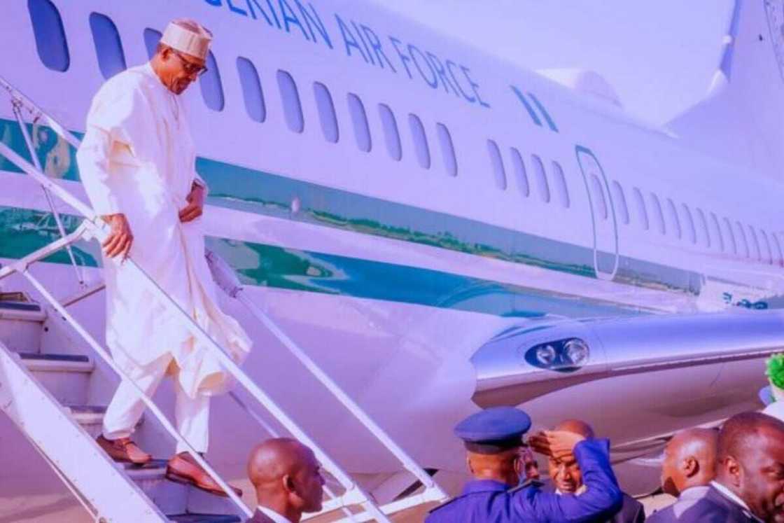 Buhari ya dawo daga Makkah Buhari ya dawo daga Makkah