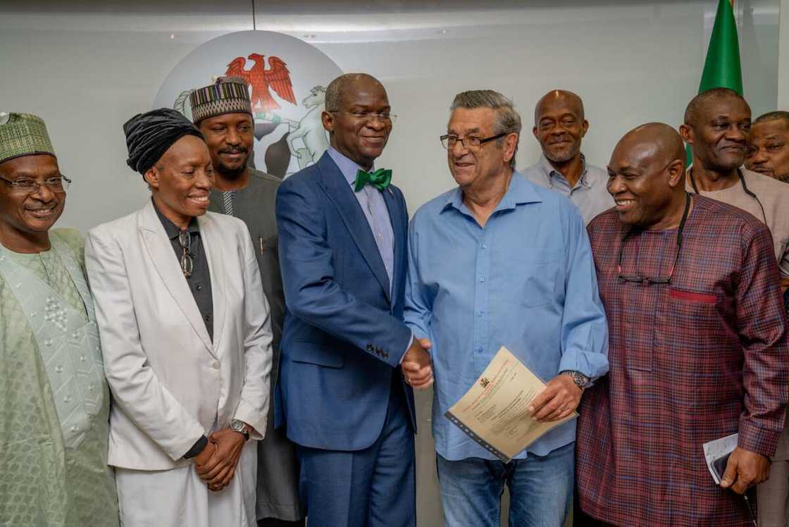 Bayan shekaru fiye da 20 Najeriya ta cika alkawarin da tayi wa Westerhof Bayan shekaru fiye da 20 Najeriya ta cika alkawarin da tayi wa Westerhof