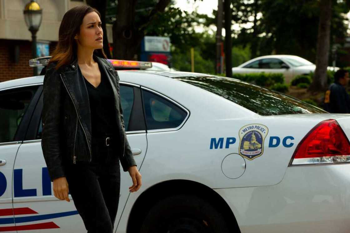 Megan Boone dans le rôle d'Elizabeth Keen Megan Boone dans le rôle d'Elizabeth Keen