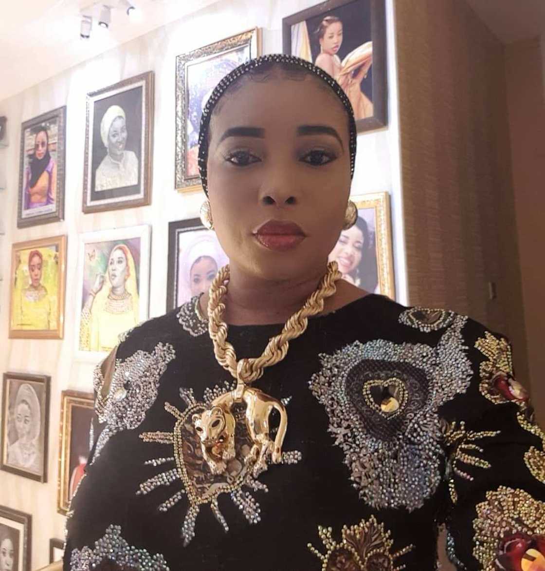 how old is Lizzy Anjorin how old is Lizzy Anjorin