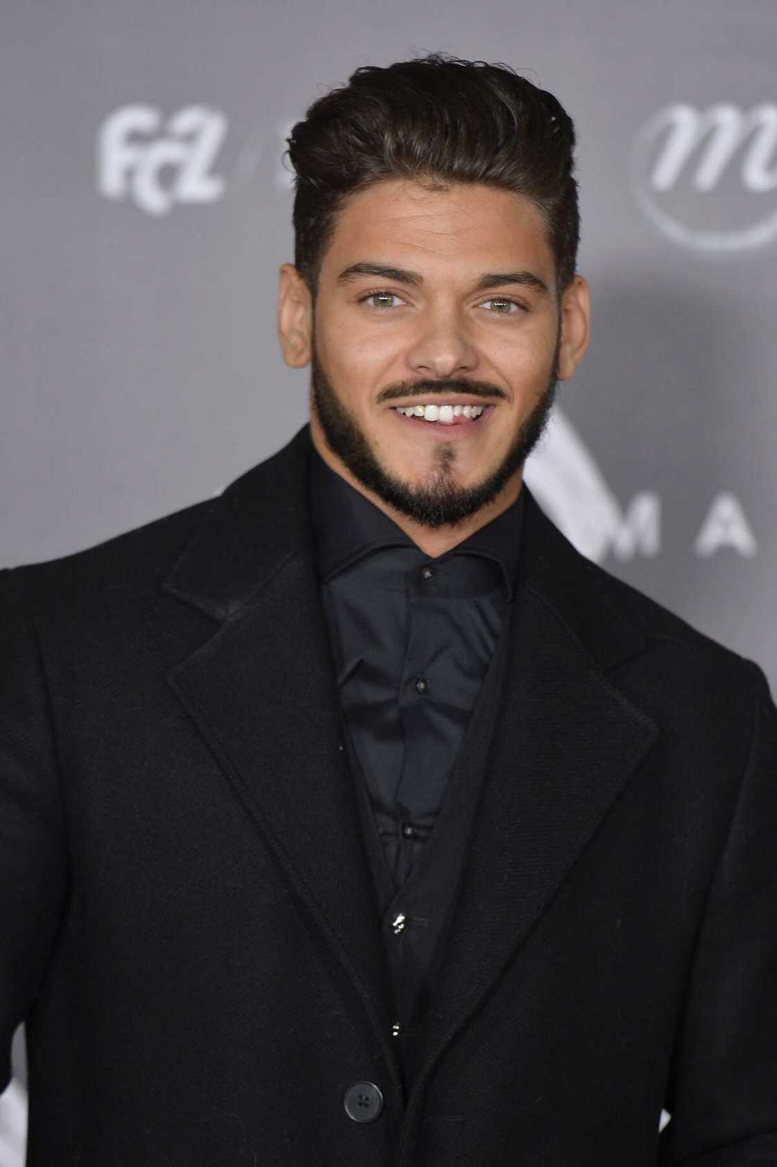 Portrait de l'acteur français Rayane Bensetti. Photo : Aurelien Meunier/Getty Images.