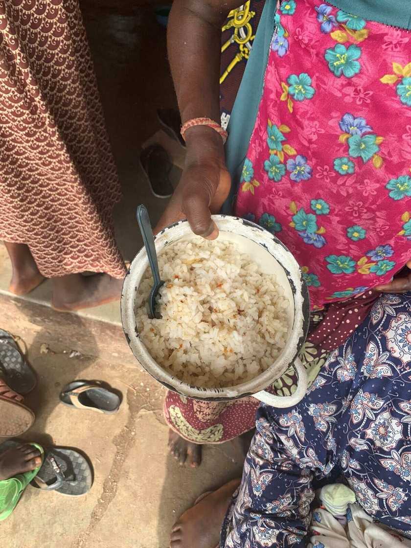 Amina's food portion in IDP, Benue flood, Kogi flood Amina's food portion in IDP, Benue flood, Kogi flood
