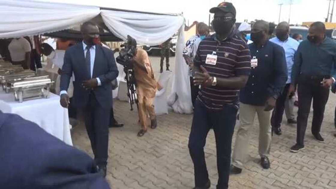 An samu zaman lafiya a Najeriya idan aka kwatanta da shekaru 5 baya - Buratai An samu zaman lafiya a Najeriya idan aka kwatanta da shekaru 5 baya - Buratai