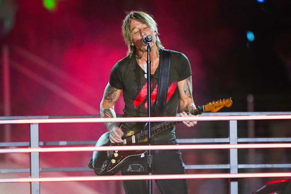 Keith Urban performing at Las Vegas Strip Circuit