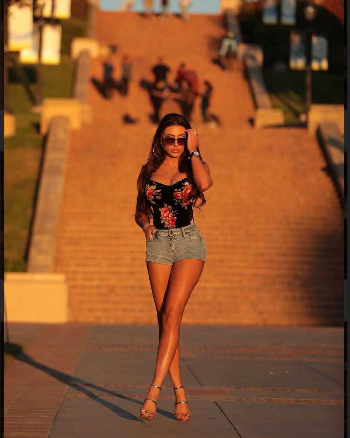 Holly Sonders bio: age, plastic surgery, husband Holly Sonders bio: age, plastic surgery, husband