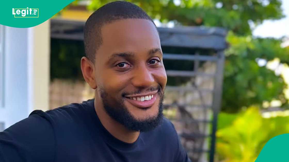 Lady cries out, shares video of suspicious thing man did around Alexx Ekubo's coffin Lady cries out, shares video of suspicious thing man did around Alexx Ekubo's coffin