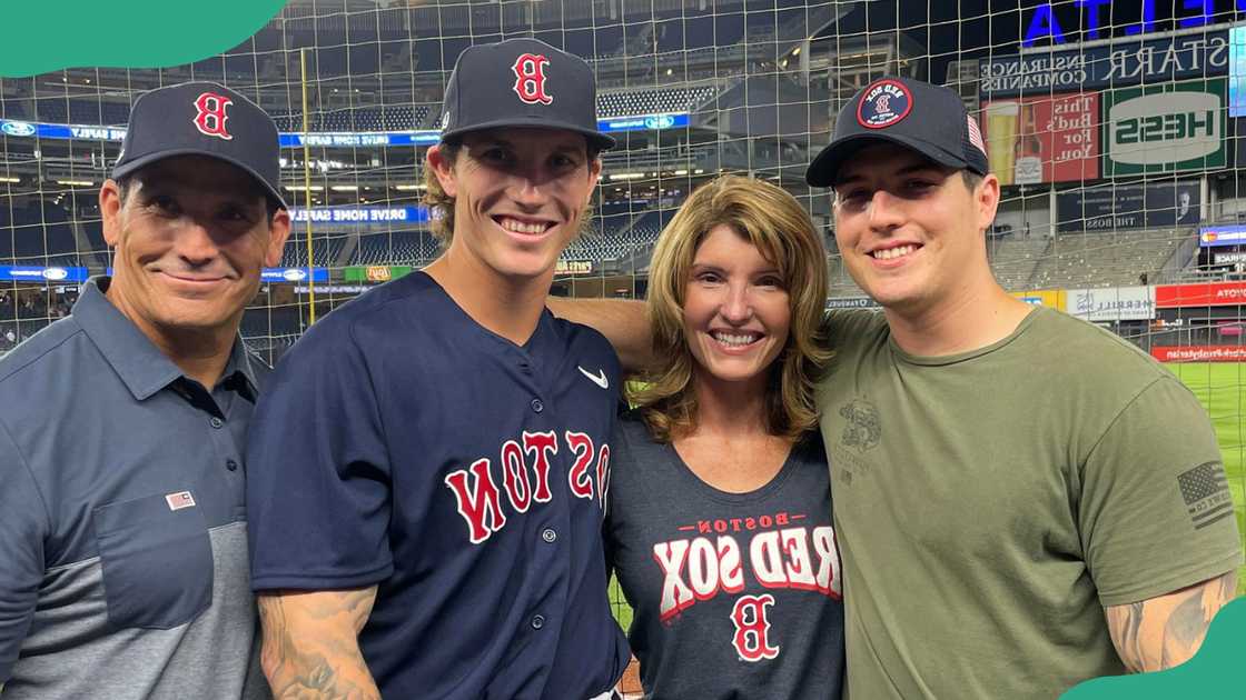 Jarren Duran with his parents and younger brother in December 2024.