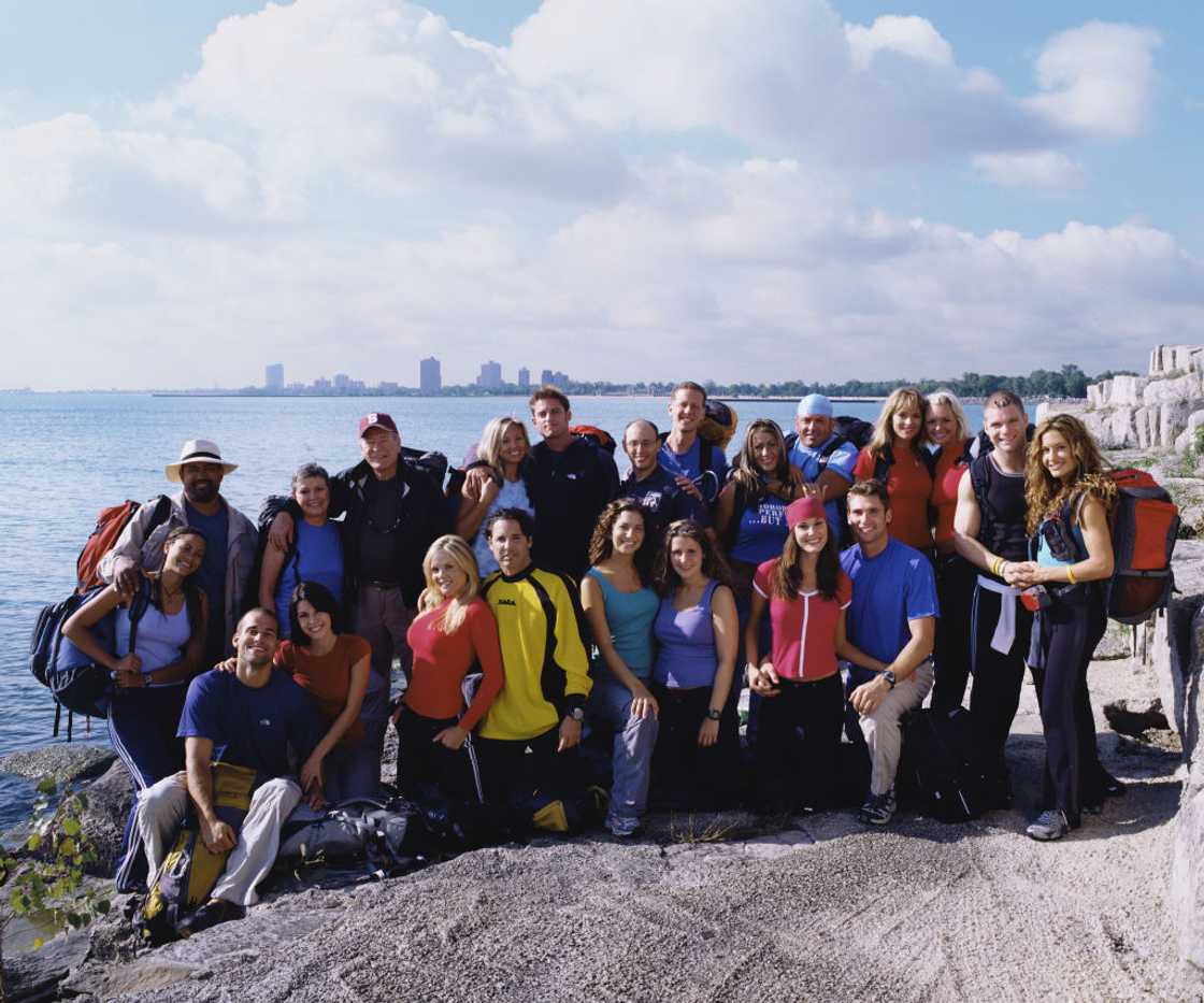 The full cast of The Amazing Race 6 before the start of the show