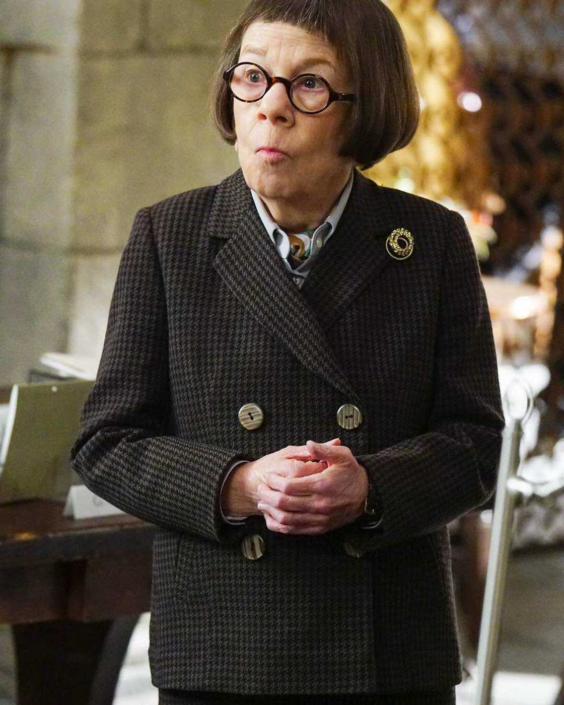 Linda Hunt height