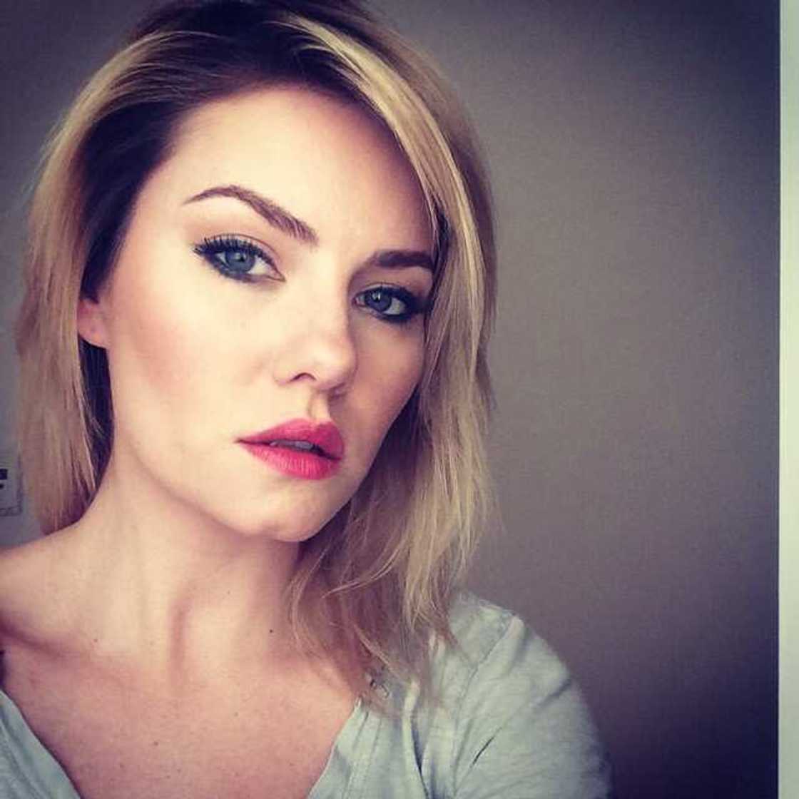 Elisha Cuthbert Elisha Cuthbert