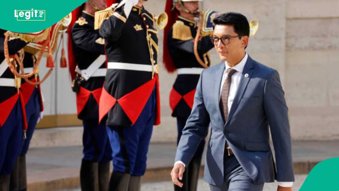 Sojoji sun kwace iko a kasar Madagascar Sojoji sun kwace iko a kasar Madagascar