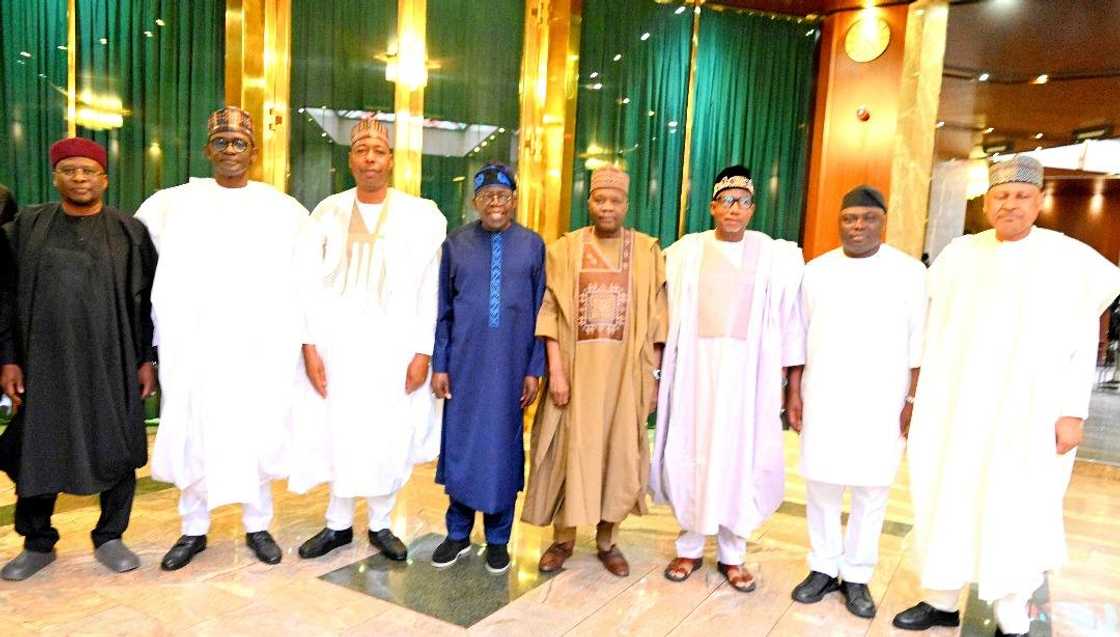 Tinubu yayin ganawa da gwamnonin Arewa maso Gabas a fadar shugaban kasa Tinubu yayin ganawa da gwamnonin Arewa maso Gabas a fadar shugaban kasa