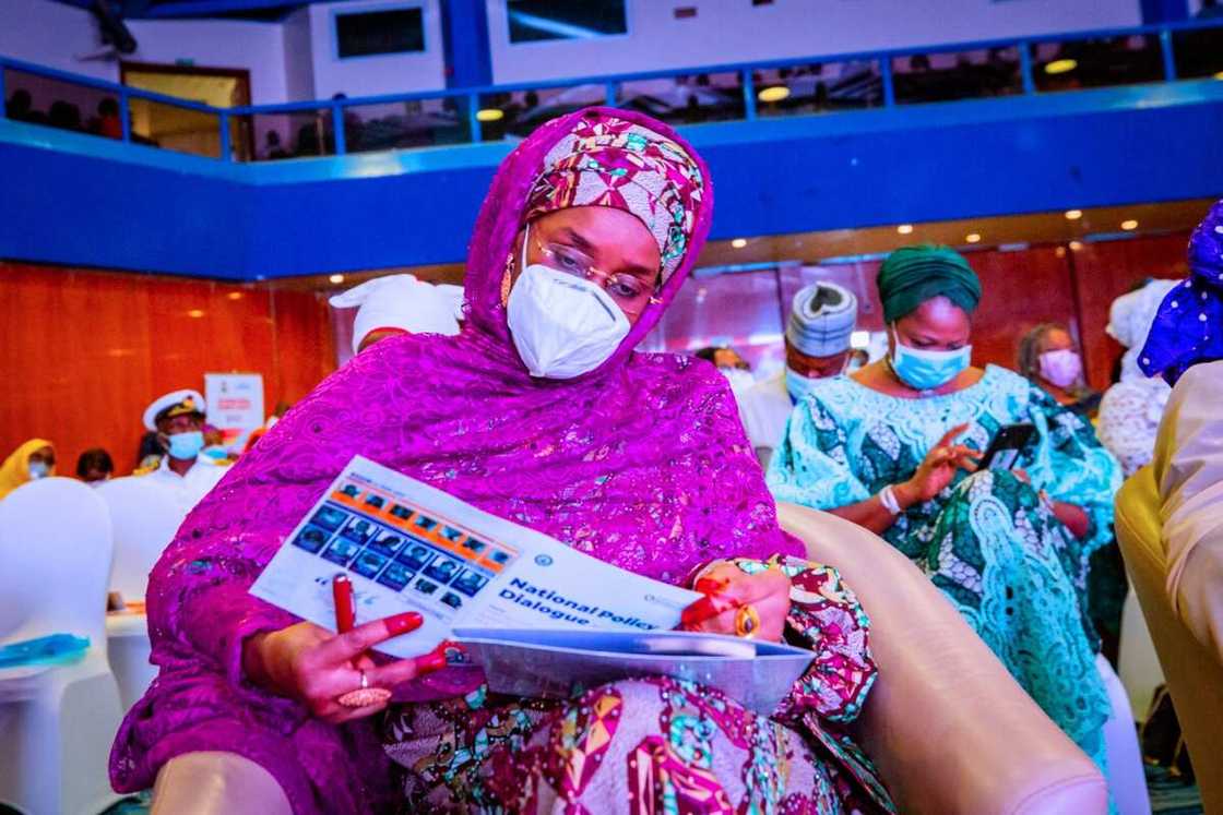 Minista Tayi Magana Kan Shirin N-Power, Tace an Biya Dukkan Ma’aikata Haƙkinsu Minista Tayi Magana Kan Shirin N-Power, Tace an Biya Dukkan Ma’aikata Haƙkinsu