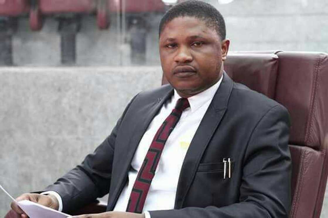 Babbar magana: Kotu ta kori wani dan majalisa don ya sauya sheka daga PDP zuwa APC Babbar magana: Kotu ta kori wani dan majalisa don ya sauya sheka daga PDP zuwa APC