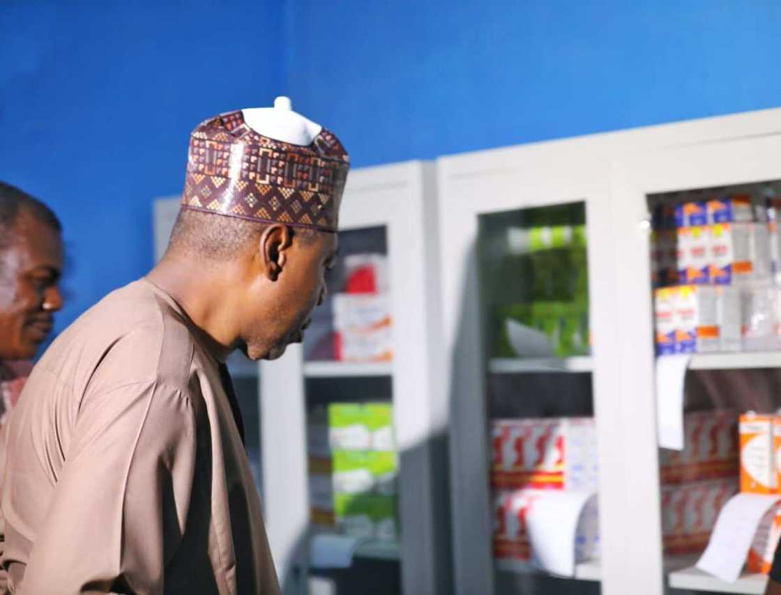 Karfe 2 na dare, Zulum ya dira asibitin gwamnati na Monguno, zai kara 30% na albashi ga likitoci a LGs 7 Karfe 2 na dare, Zulum ya dira asibitin gwamnati na Monguno, zai kara 30% na albashi ga likitoci a LGs 7