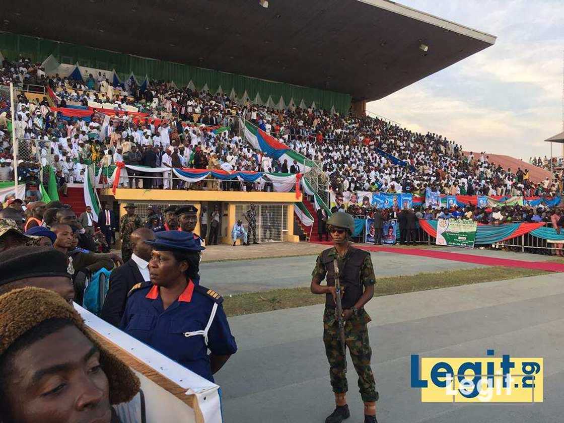 Hotunan yadda mutan jihar Kaduna suka tarbi shugaba Muhammadu Buhari Hotunan yadda mutan jihar Kaduna suka tarbi shugaba Muhammadu Buhari