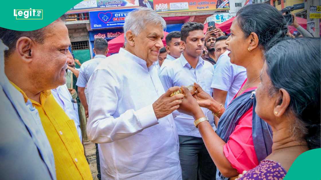 Ranil Wickremesinghe ya hau kan mulkin kasar Sri Lanka domin karasa wa'adin Gotabaya Rajapaksa da ya yi murabus. Ranil Wickremesinghe ya hau kan mulkin kasar Sri Lanka domin karasa wa'adin Gotabaya Rajapaksa da ya yi murabus.