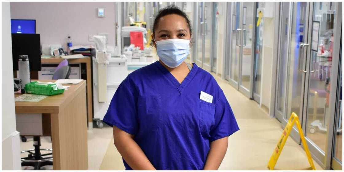 Young lady celebrated as she becomes a nurse after working as a cleaner for 10 years Young lady celebrated as she becomes a nurse after working as a cleaner for 10 years