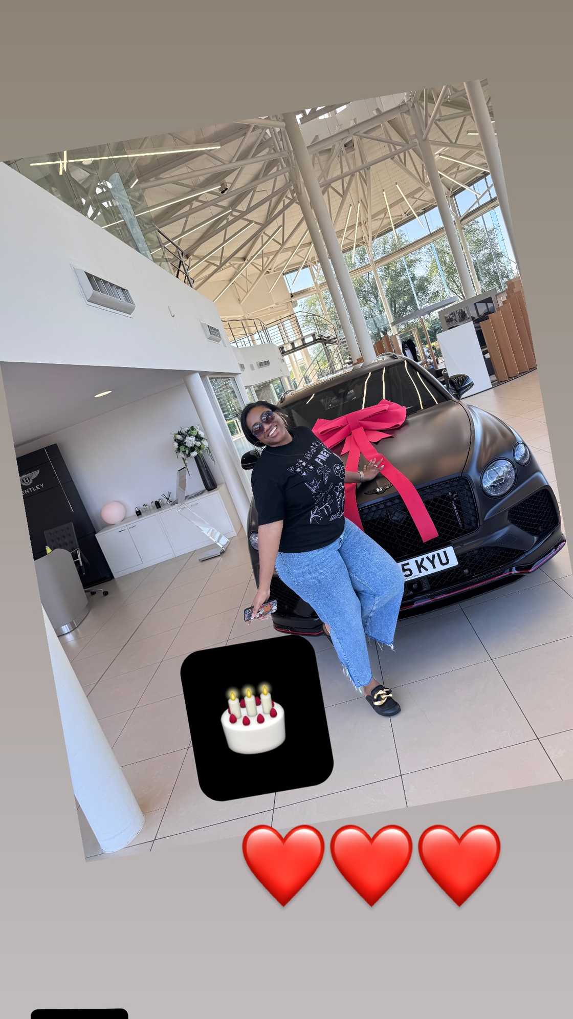 Fortunate Ndidi, Wilfred Ndidi, Bentley Bentayga, Leicester, England. Fortunate Ndidi, Wilfred Ndidi, Bentley Bentayga, Leicester, England.