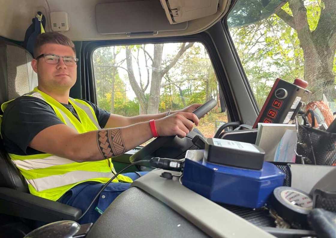 The trucks have been fitted with a device that measures the signal quality on their routes The trucks have been fitted with a device that measures the signal quality on their routes