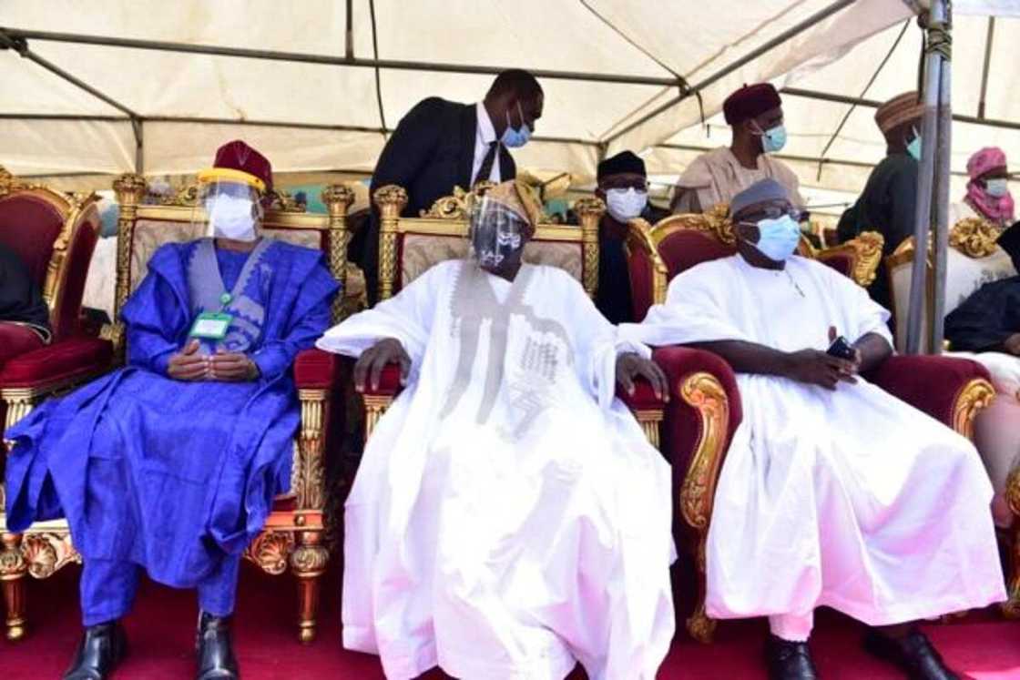 Hotunan yadda aka yi addu'ar ukun marigayi Sarki Zazzau, Alhaji Shehu Idris Hotunan yadda aka yi addu'ar ukun marigayi Sarki Zazzau, Alhaji Shehu Idris