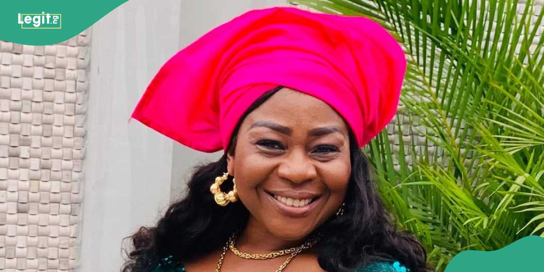 Fans mourn actress Nkechi Nweje at her funereal. Fans mourn actress Nkechi Nweje at her funereal.