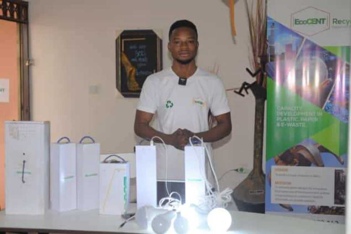 Ghanaian engineer Robert Nsoh builds power bank called EcoMini (plus)