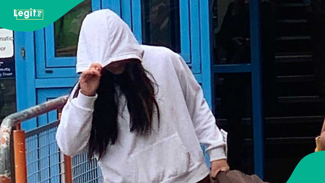 Female officer seen with prisoner in UK Female officer seen with prisoner in UK