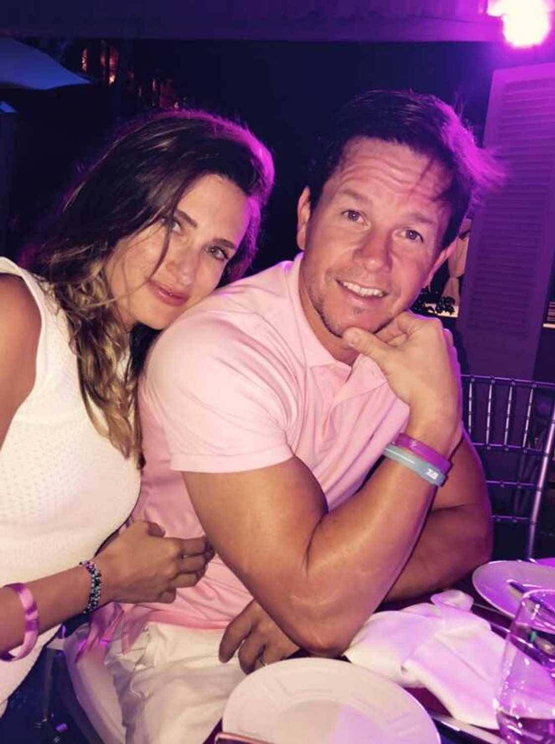 Who is Mark Wahlberg married to? Who is Mark Wahlberg married to?