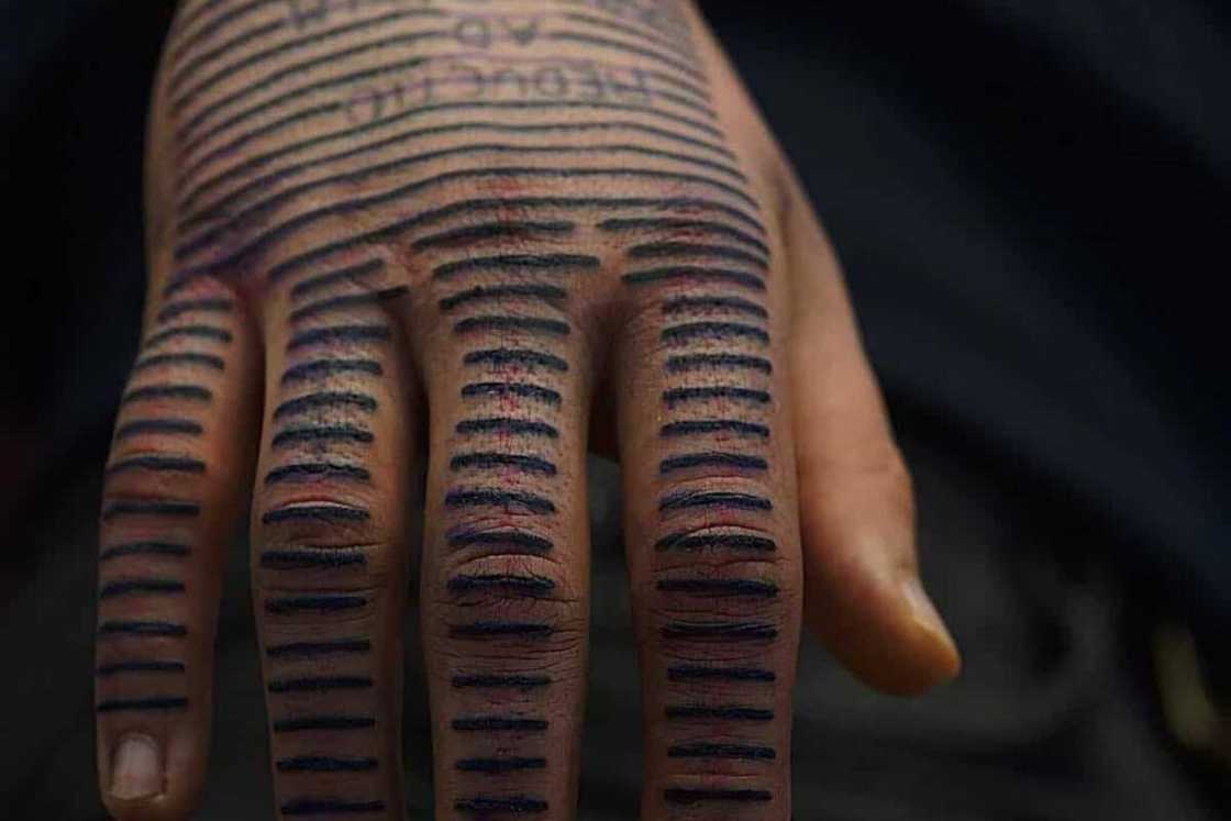 How long will finger tattoos last?