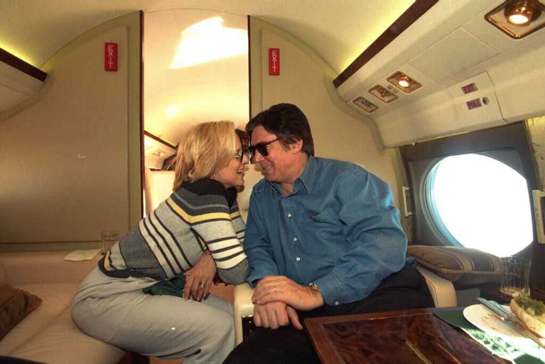 Tony Scotti : quelle est la fortune du mari de Sylvie Vartan ? Tony Scotti : quelle est la fortune du mari de Sylvie Vartan ?