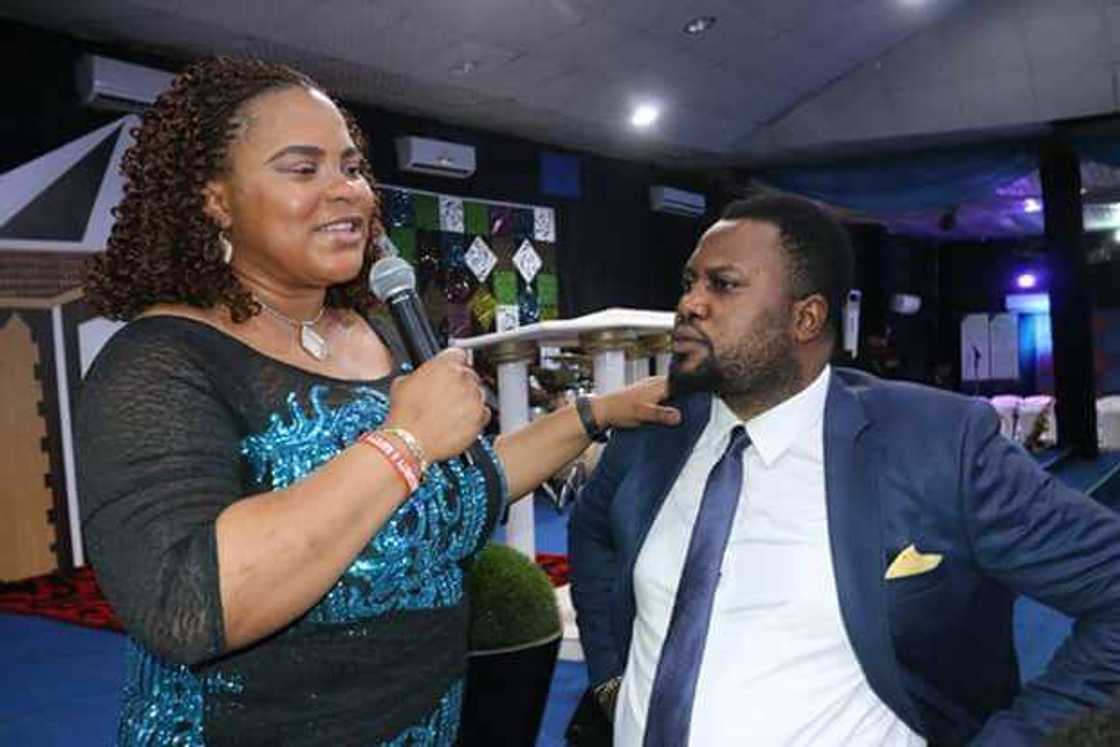 Tirkashi: Wani ya mutu a cikin akwatin gawa da fasto ya biyashi ya shiga domin su damfari mutane da mu'ujizar karya Tirkashi: Wani ya mutu a cikin akwatin gawa da fasto ya biyashi ya shiga domin su damfari mutane da mu'ujizar karya