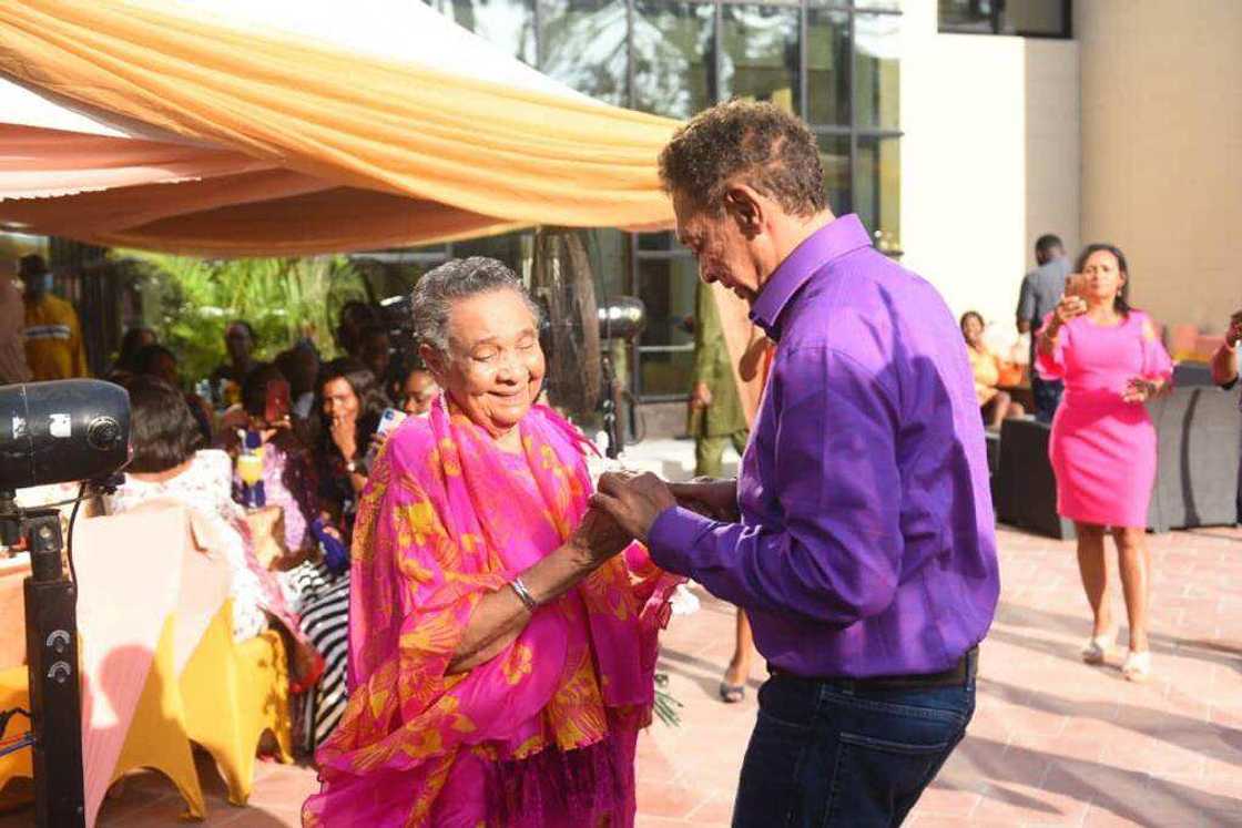 Ben Bruce has announced the death of his mother Ben Bruce has announced the death of his mother