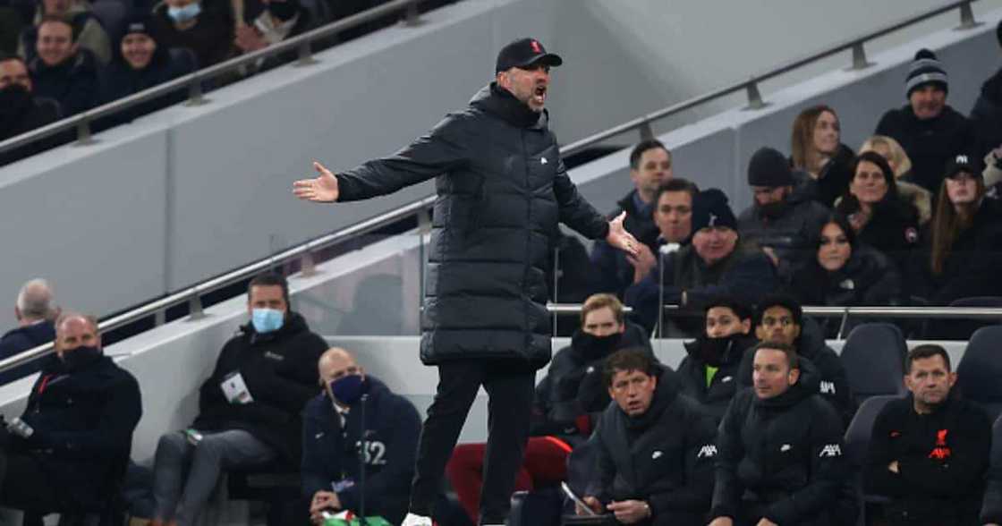 Jurgen Klopp gives instructions during the Premier League match between Tottenham Hotspur and Liverpool at Tottenham Hotspur Stadium on December 19, 2021 in London, England. (Photo by Julian Finney/Getty Images)