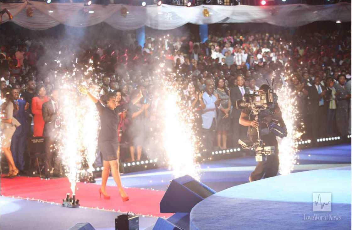 Will 2019 be the year of connection? Pastor Chris Oyakhilome’s legendary NYE service and Future Africa Leaders Award (FALA) tonight Will 2019 be the year of connection? Pastor Chris Oyakhilome’s legendary NYE service and Future Africa Leaders Award (FALA) tonight