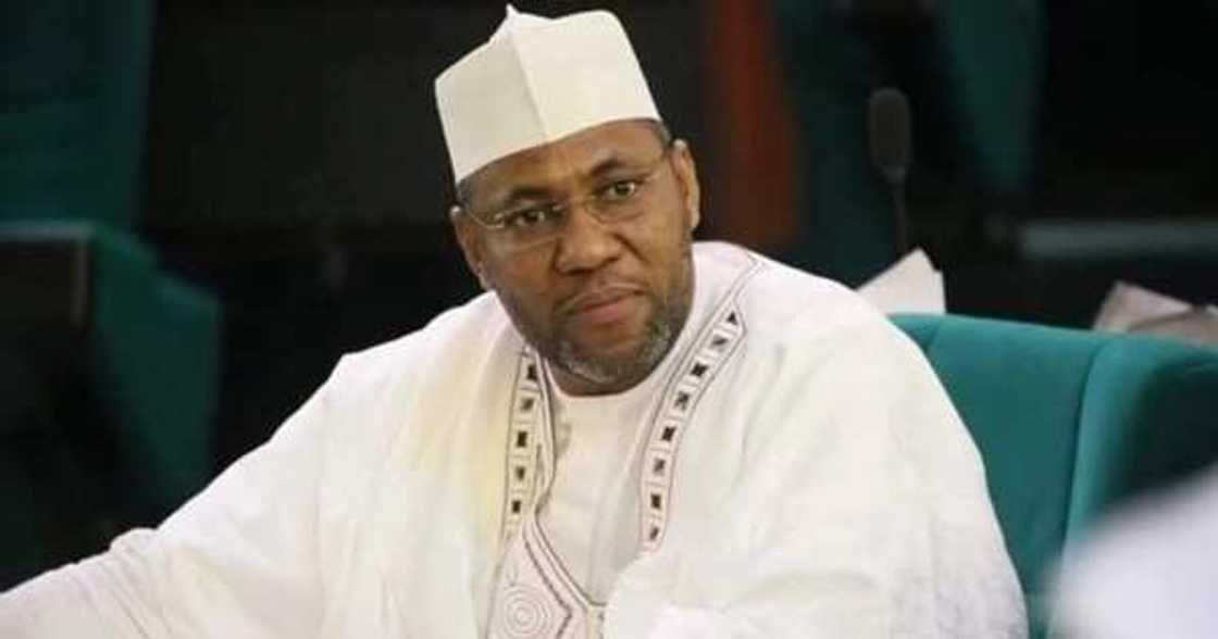 Sanatan Katsina ya tallafawa 'yan kasuwan da gobara ta shafa da N20m Sanatan Katsina ya tallafawa 'yan kasuwan da gobara ta shafa da N20m