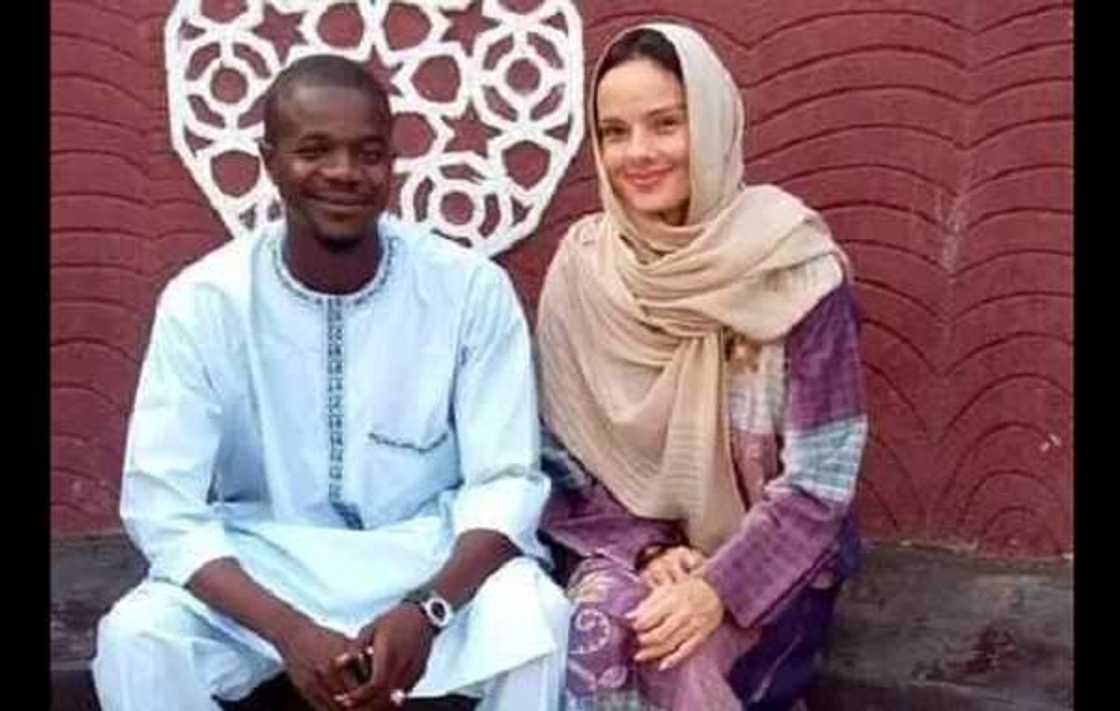 An kuma: Wata budurwa 'yar asalin kasar Rasha ta shirya angwancewa da masoyinta dan jihar Katsina (Hotuna) An kuma: Wata budurwa 'yar asalin kasar Rasha ta shirya angwancewa da masoyinta dan jihar Katsina (Hotuna)