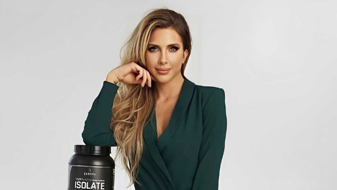 Sascha Barboza poses in a green outfit Sascha Barboza poses in a green outfit