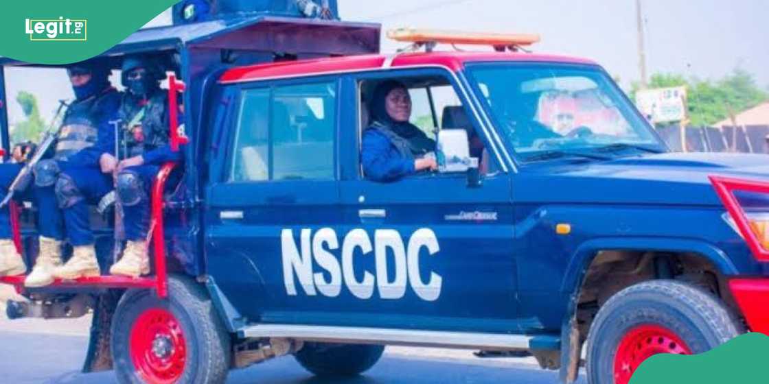 Suspect arrested for killing NSCDC officer jumps off moving vehicle, dies Suspect arrested for killing NSCDC officer jumps off moving vehicle, dies