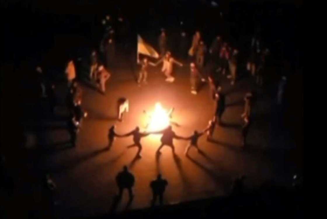 Ukrainians in Kherson danced around a bonfire in darkness and sang 'Chervona Kalyna', a patriotic song Ukrainians in Kherson danced around a bonfire in darkness and sang 'Chervona Kalyna', a patriotic song