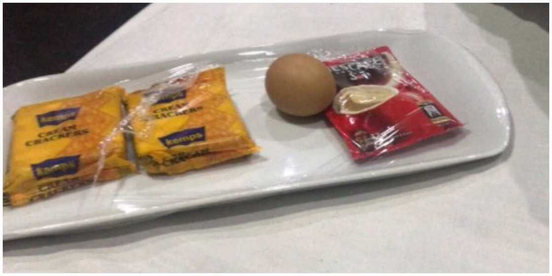 Twitter user amused over breakfast in bed he was served in Ibadan hotel Twitter user amused over breakfast in bed he was served in Ibadan hotel