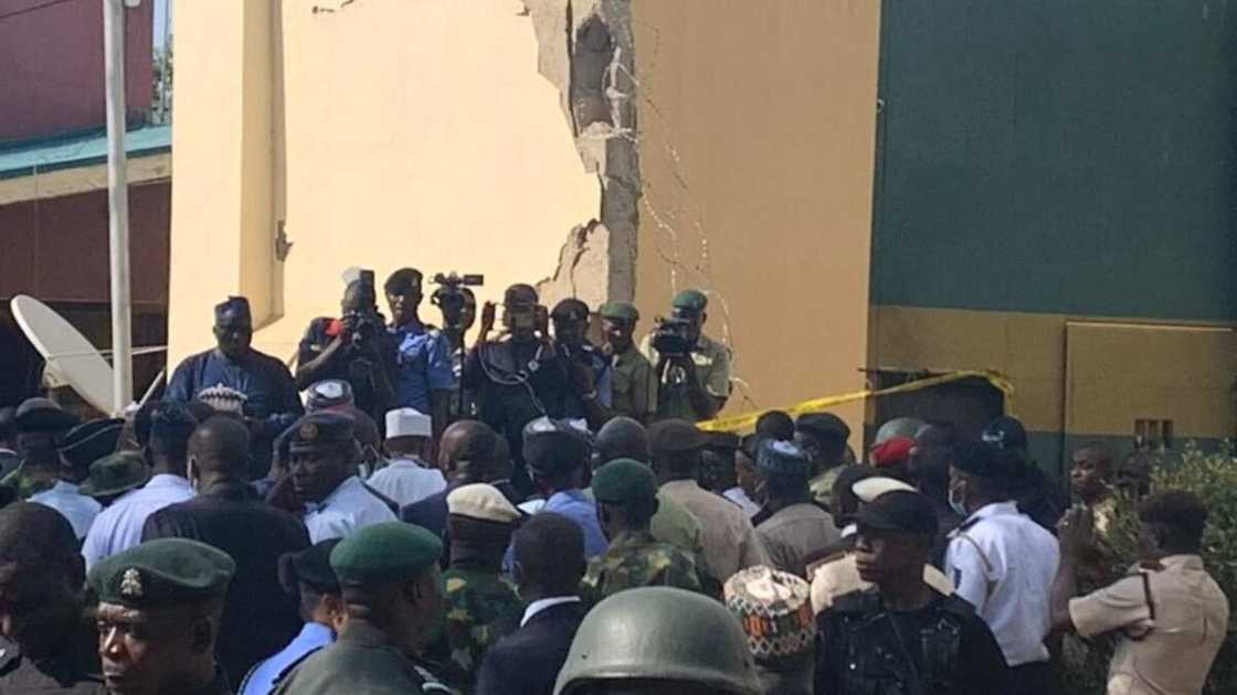 Buhari visits Kuje prison/Terrorists Attack Buhari visits Kuje prison/Terrorists Attack