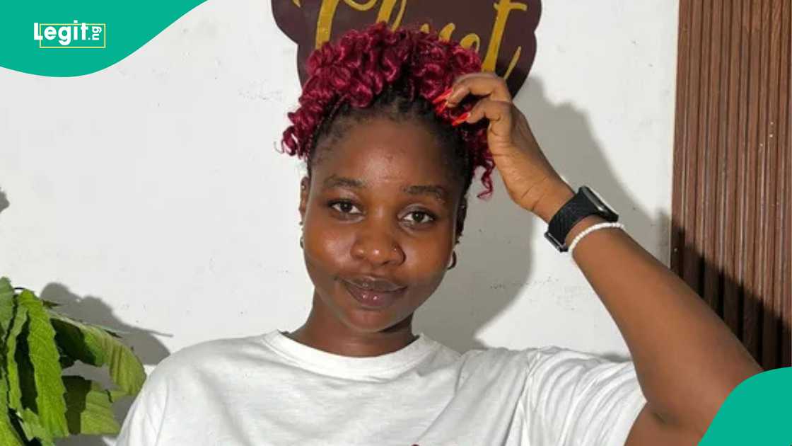 Lady finds live scorpion while washing okrika clothes. Lady finds live scorpion while washing okrika clothes.