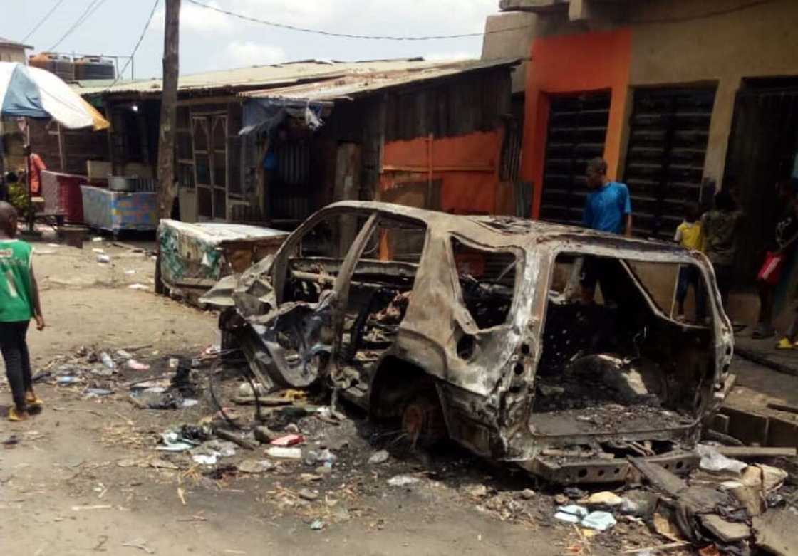 Batanci ga Annabi: Fusatattun matasa sun lallasa kwamandan 'yan sintiri a Legas Batanci ga Annabi: Fusatattun matasa sun lallasa kwamandan 'yan sintiri a Legas