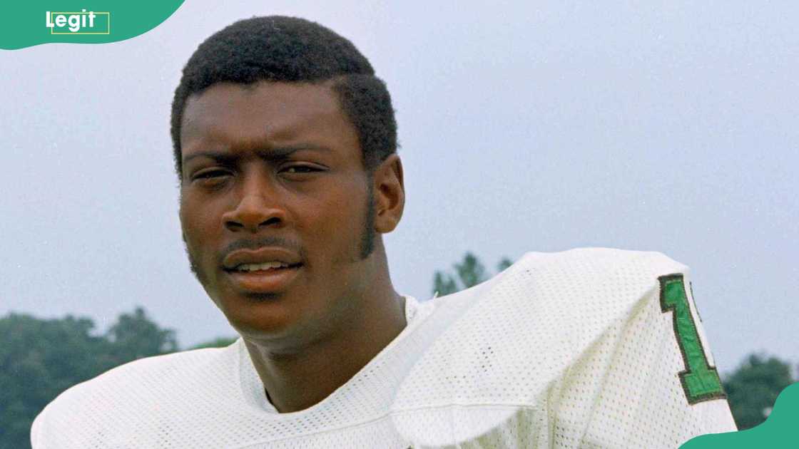 Harold Carmichael posing on the field