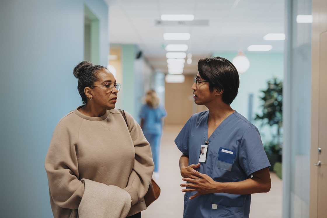 A female patient is discussing with a male medical expert