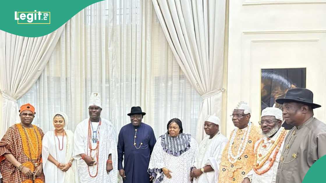 Ooni of Ife, his entourage storms Bayelsa, meets Jonathan Ooni of Ife, his entourage storms Bayelsa, meets Jonathan
